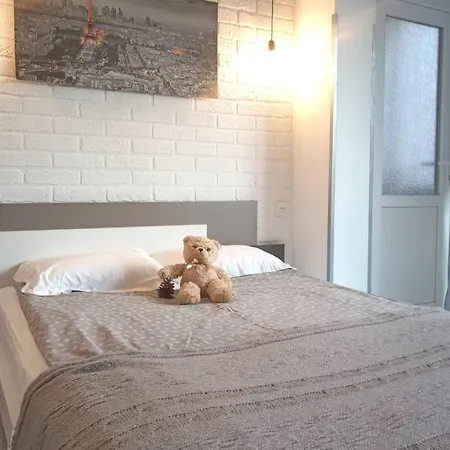 Apartment для 4-х с двумя санузлами и балконом для курения *