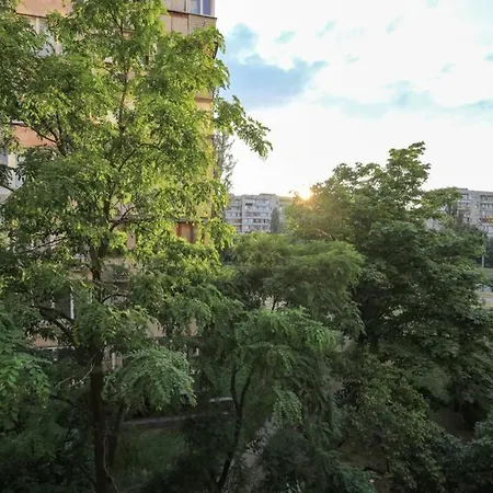 для 4-х с двумя санузлами и балконом для курения Apartment Kiew